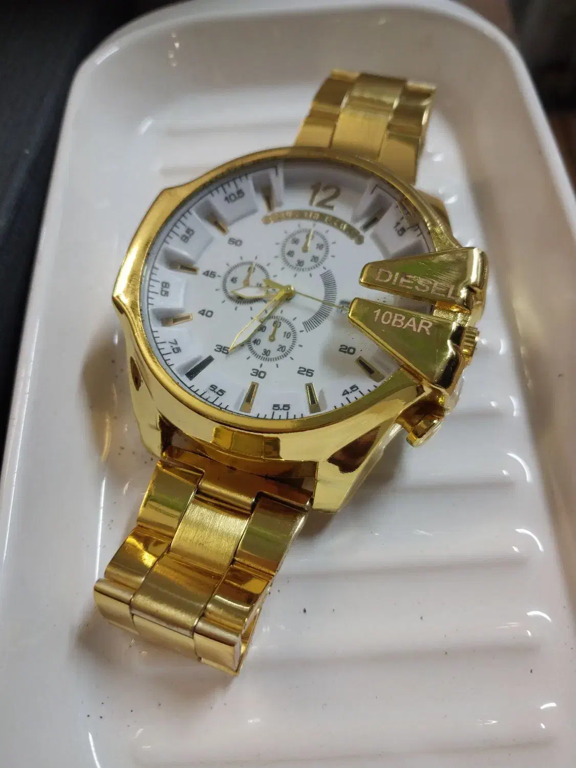 دیزل شاخدار سه موتوره رنگ ثابت|ساعت|رشت, هلال احمر|دیوار