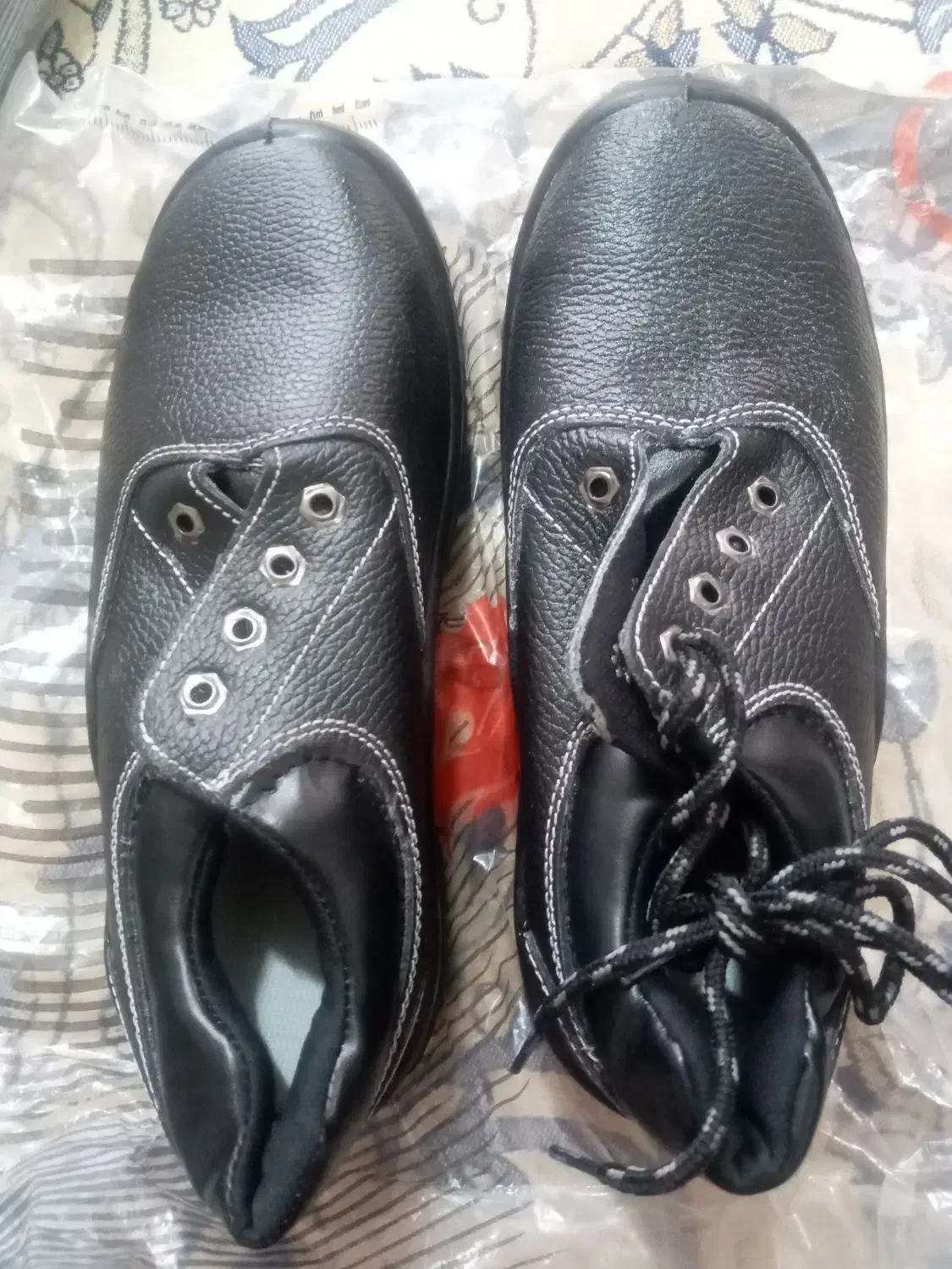 کفش ولباس کار|کیف، کفش، کمربند|املش, |دیوار