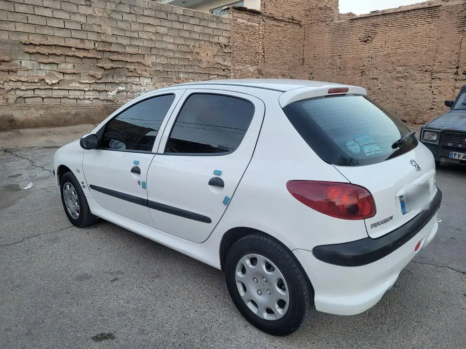 پژو ۲۰۶ هاچ بک قسطی|خودرو سواری و وانت|شیراز, شاهچراغ|دیوار