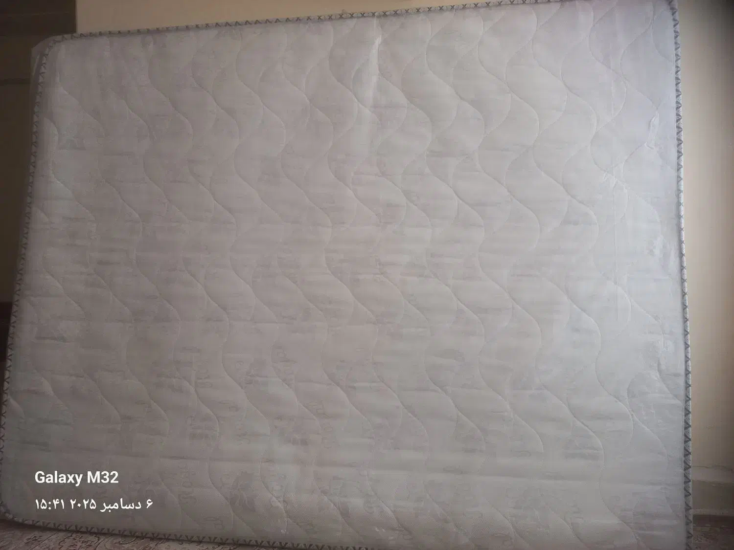 میز و پاتختی و تشک فوق العاده|تخت و سرویس خواب|اصفهان, پوریای ولی|دیوار