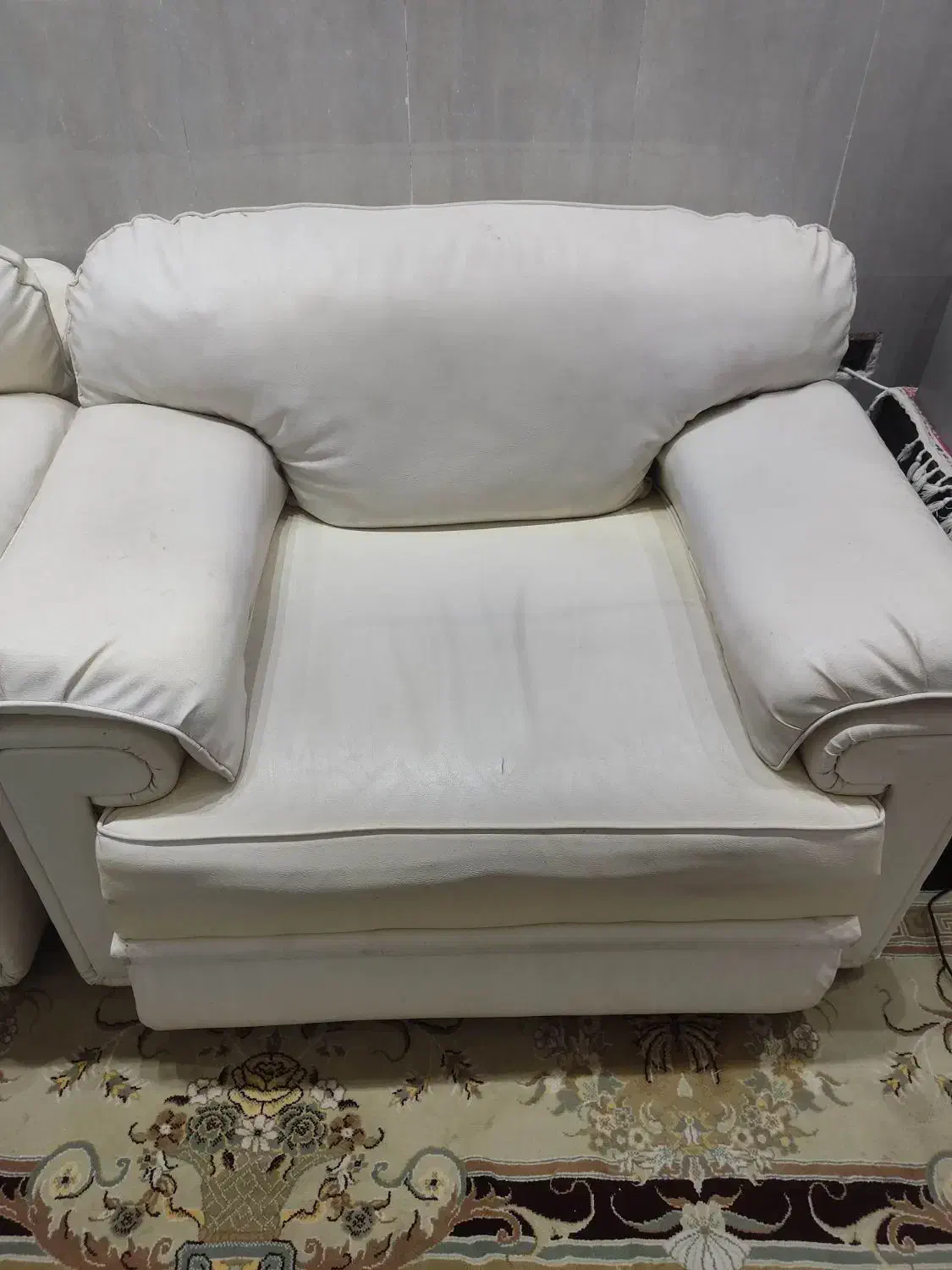 مبل سفید پنج نفره ومبل کرم قهوه‌ای هفت نفره|مبلمان خانگی و میز عسلی|زاویه, |دیوار