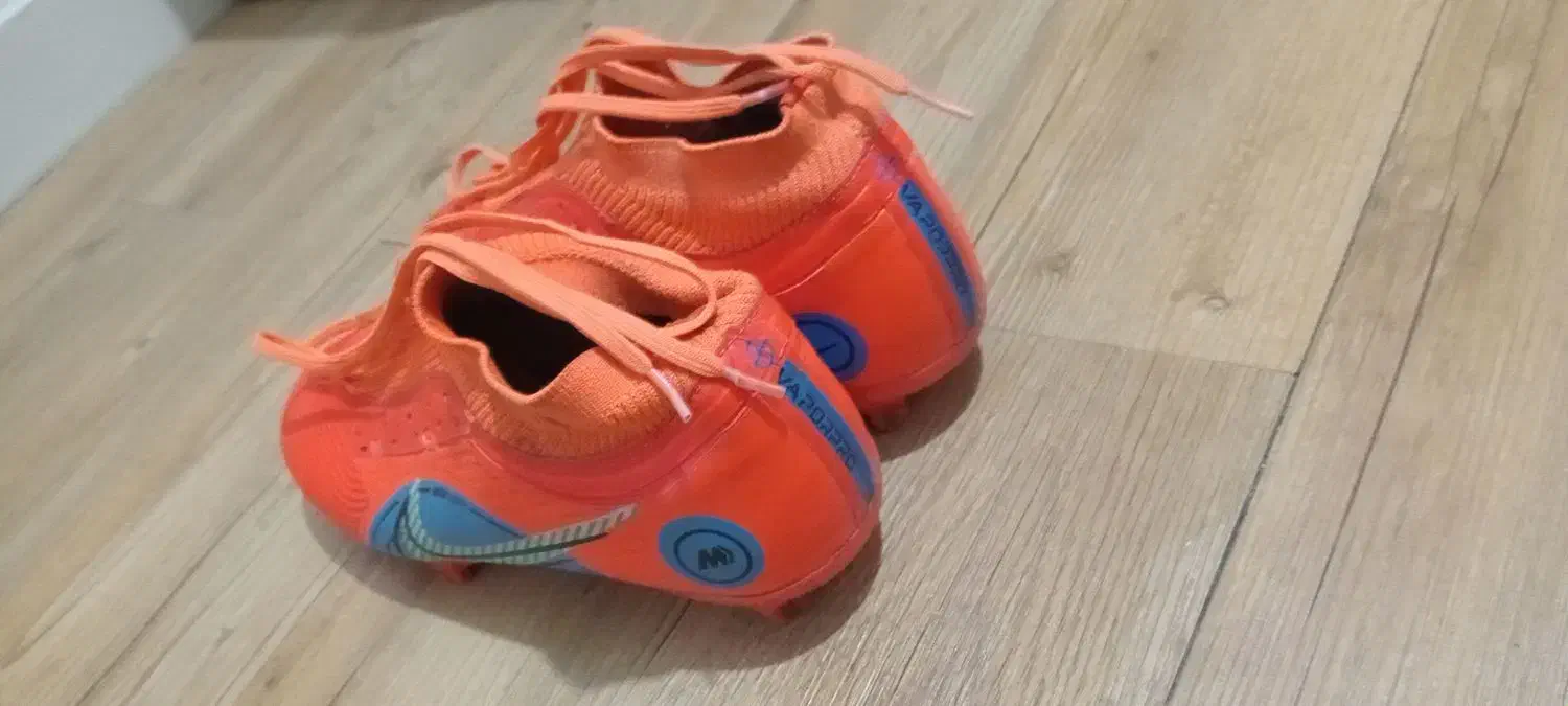 استک فوتبالی|کیف، کفش، کمربند|ری, جوانمرد قصاب|دیوار