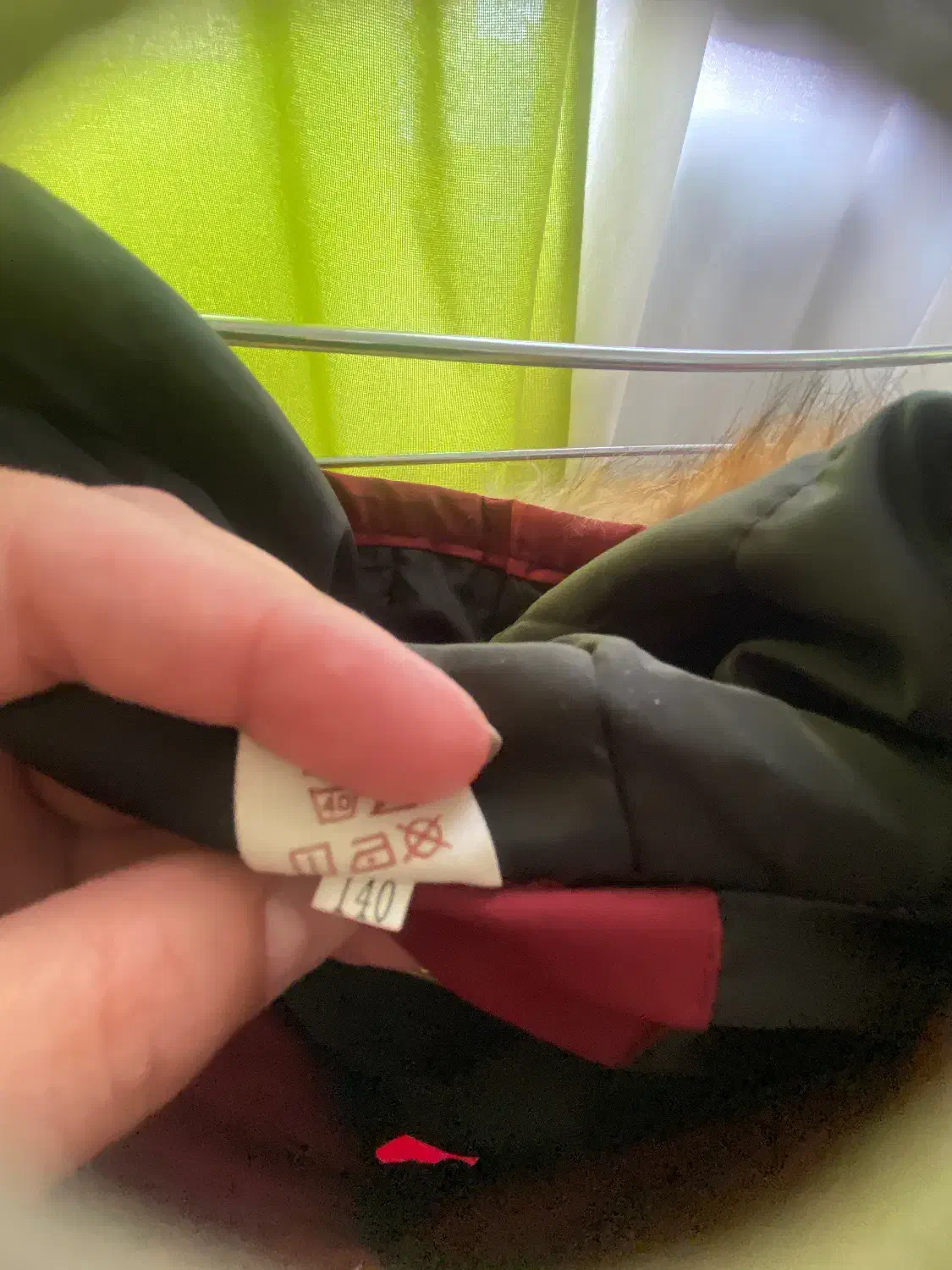 کاپشن|لباس|تهران, گیشا|دیوار