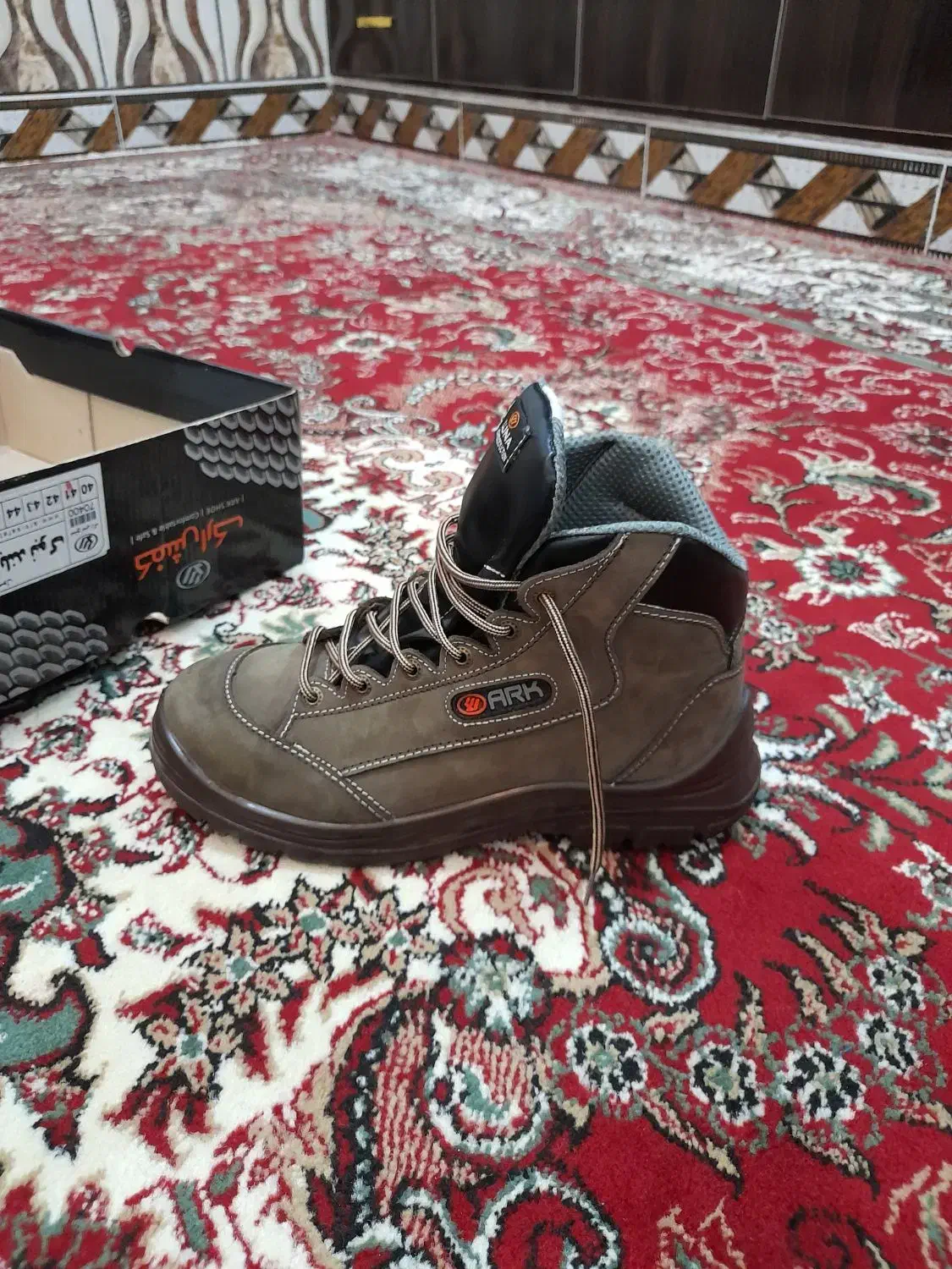 کفش|کیف، کفش، کمربند|یاسوج, |دیوار