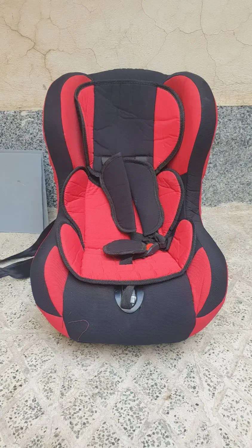 صندلی ماشین کودک درحد نو و تمیز|تخت و صندلی بچه|تهران, شهرک استقلال|دیوار
