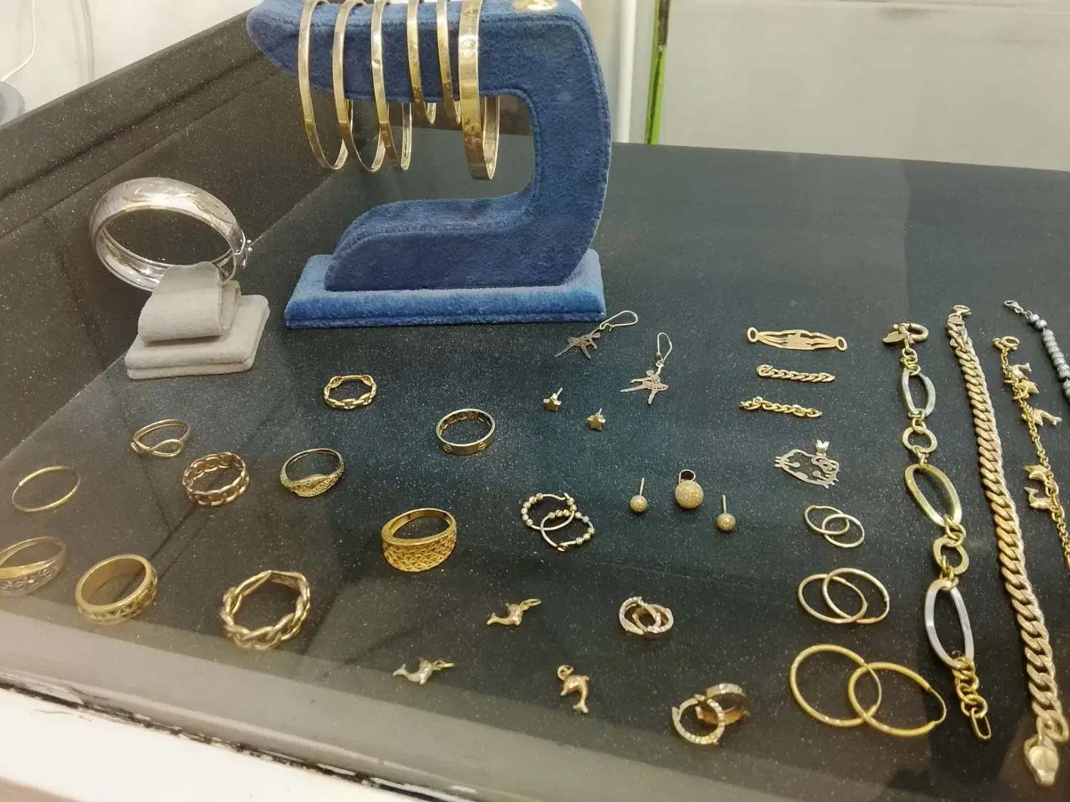 زنجیر و دستبند و النگو و انگشتر|جواهرات|تهران, امام زاده حسن|دیوار