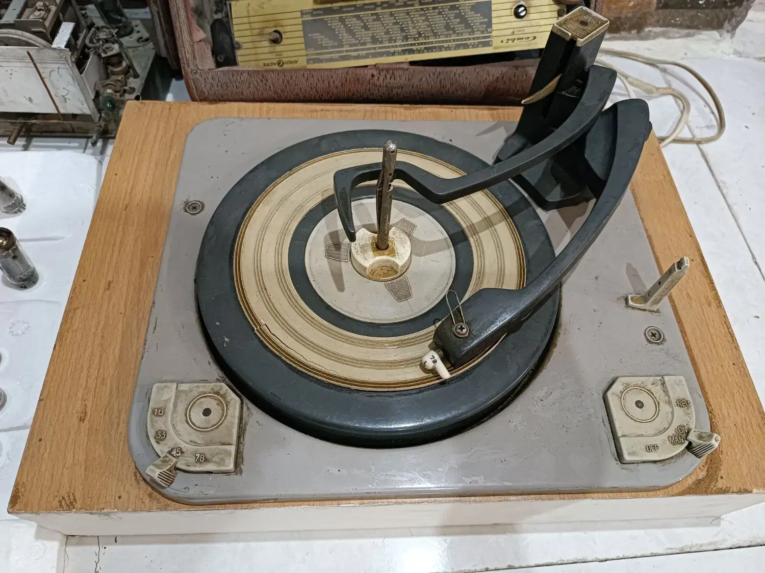 رادیو و گرام قدیمی|کلکسیون اشیاء عتیقه|دورود, |دیوار