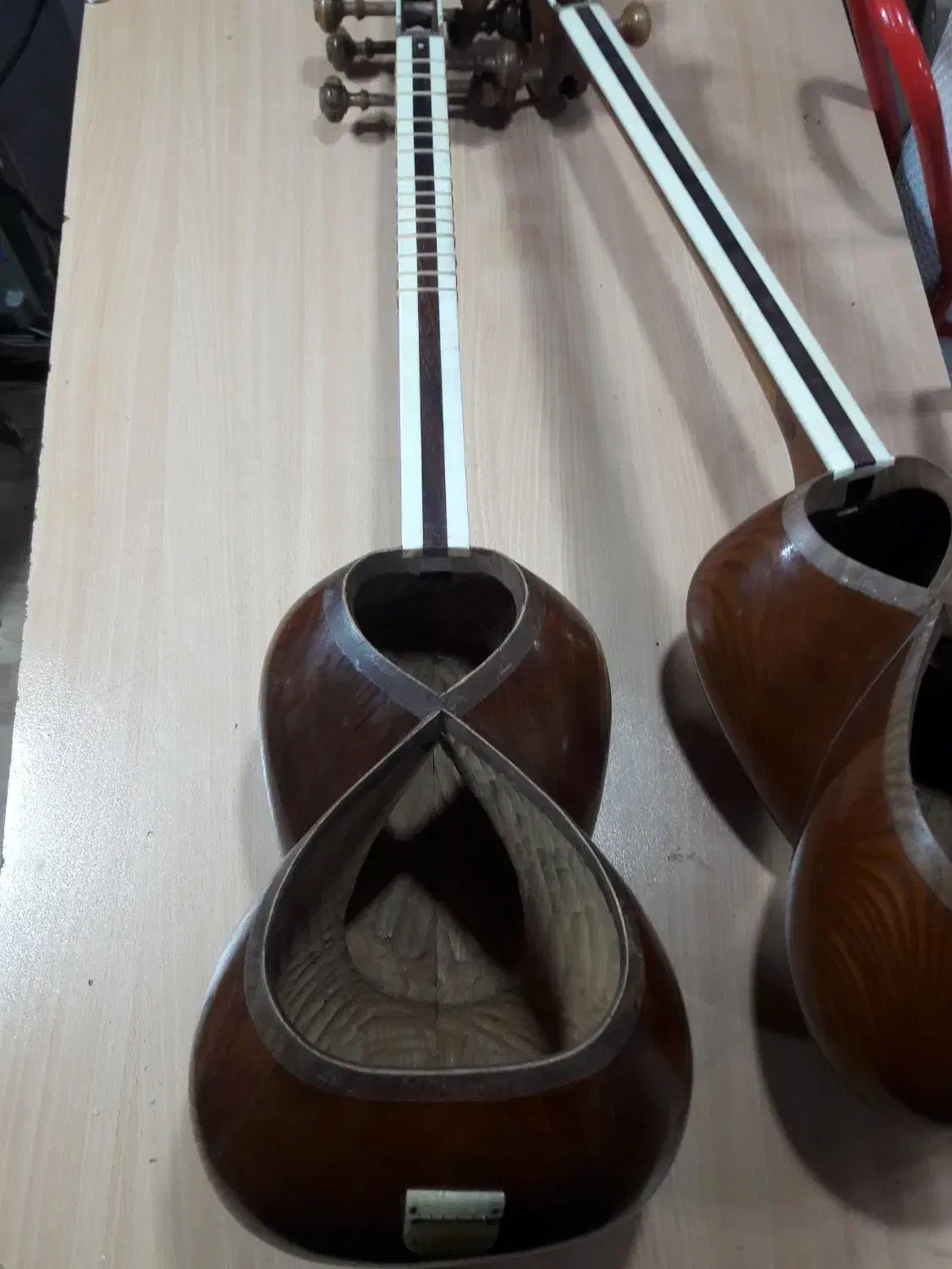 تار محسن نجاتی|سازهای سنتی|بندر انزلی, سی متری|دیوار