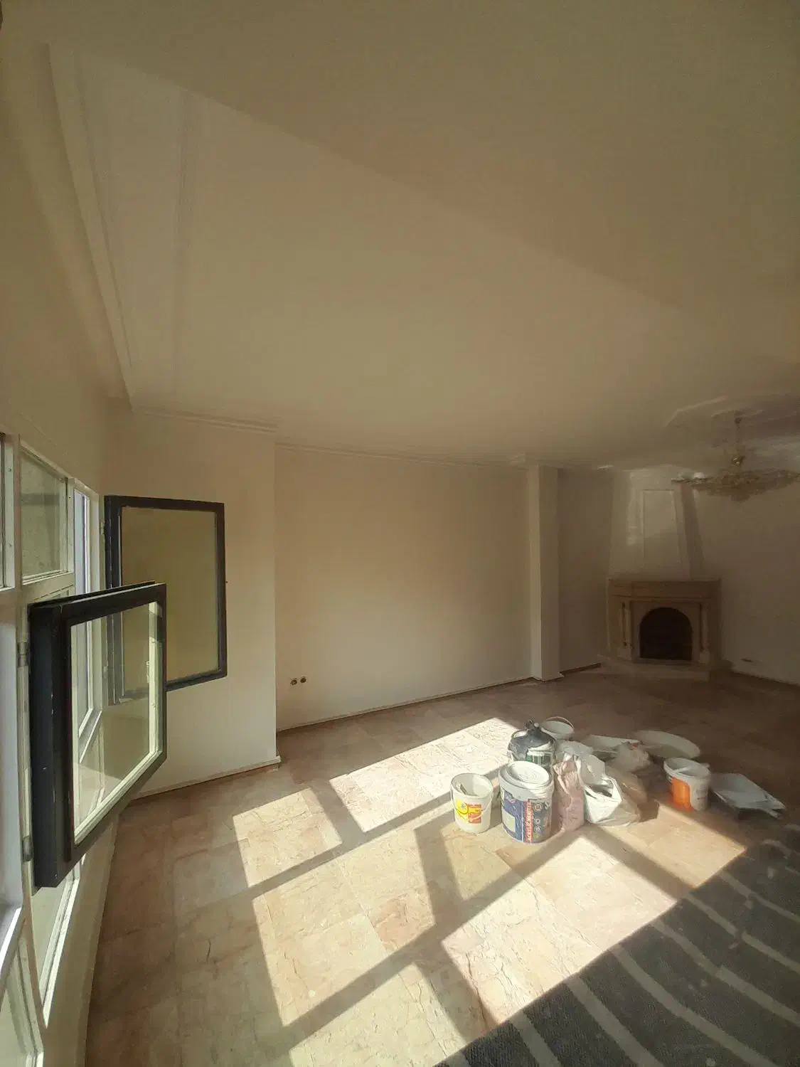 92 متر سالن پرده خور/کمالی شرقی*سعیدی*