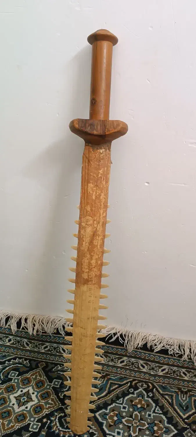 شمشیر دندان کوسه ماهی قرن 4قبل از میلاد|کلکسیون اشیاء عتیقه|سیرجان, |دیوار