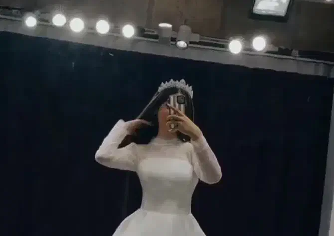 لباس عروس|لباس|زبرخان, |دیوار