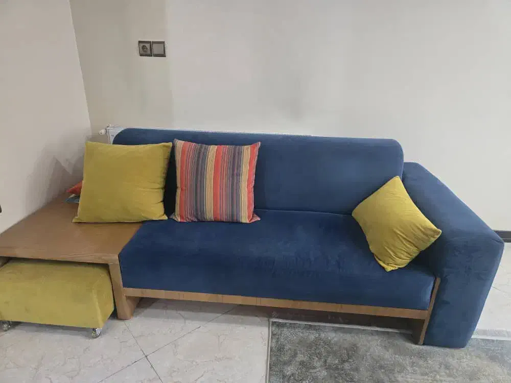 کاناپه سه نفره همراه با میز|مبلمان خانگی و میز عسلی|شاهینشهر, دهخدا|دیوار