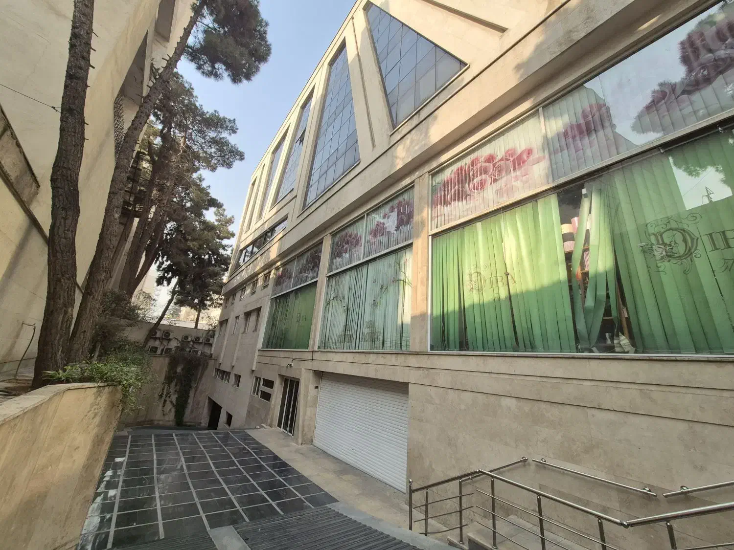 تجاری/ ۱۶ متر با ۳ونیم متر بالکن|اجارهٔ مغازه و غرفه|تهران, اقدسیه|دیوار