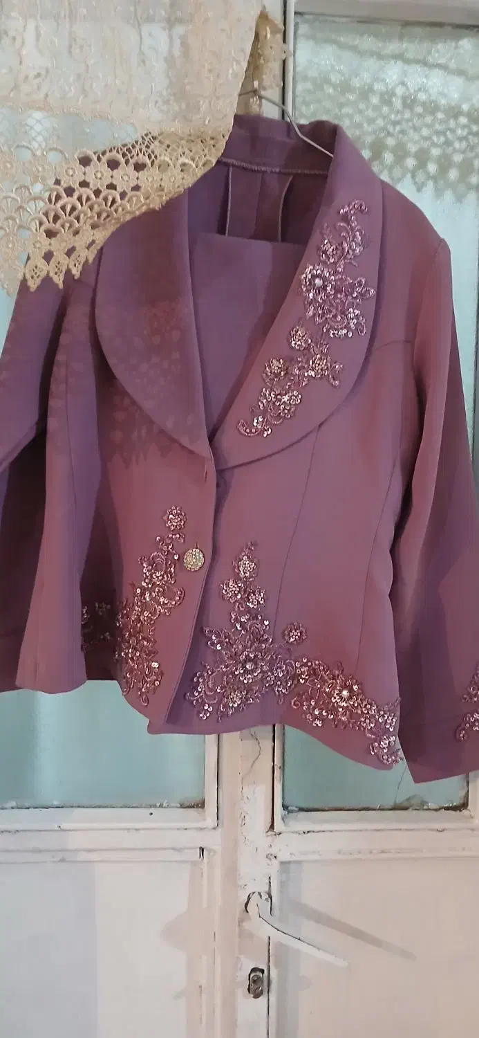 کت دامن مجلسی|لباس|خوی, |دیوار