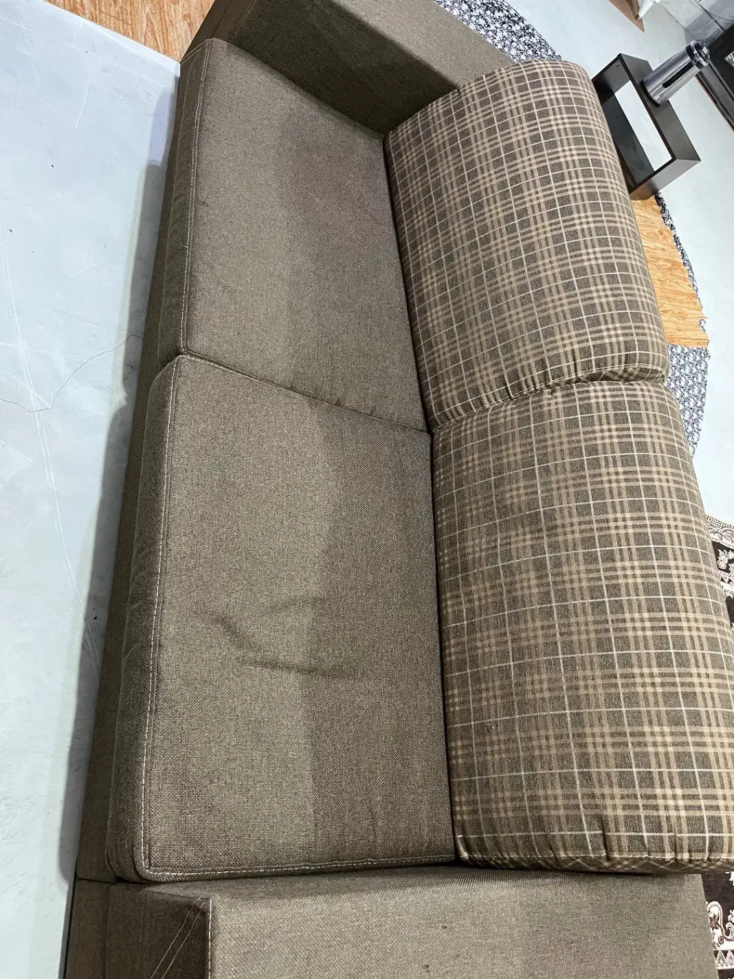 مبل سه نفره و دو عدد تک نفره بدون پارگی|مبلمان خانگی و میز عسلی|مینودشت, |دیوار