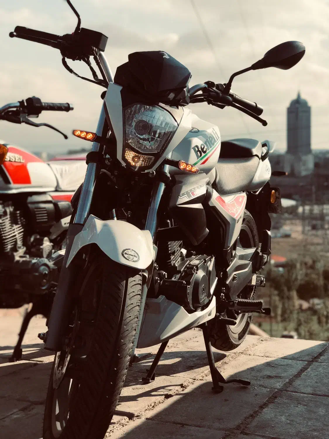 بنلی ۱۵۰ قدیم فیس در حد خشک|موتورسیکلت|تبریز, |دیوار