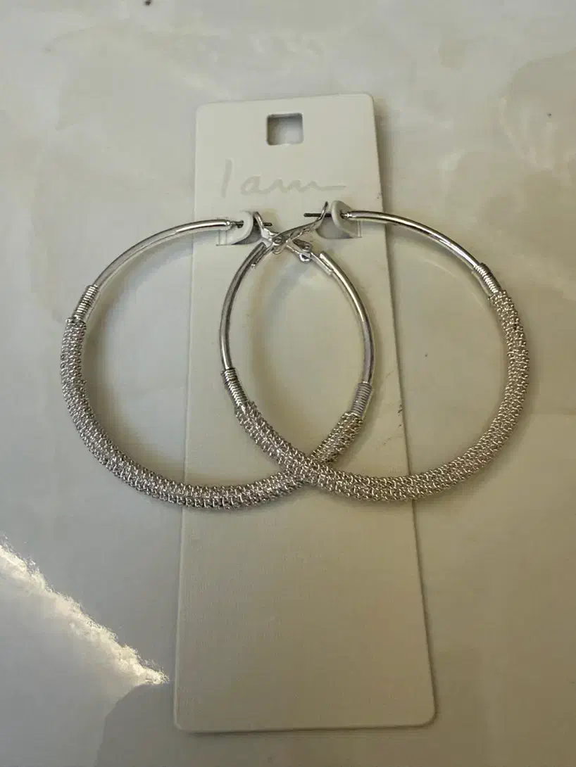 گوشواره زیبا|بدلیجات|نیشابور, بلوار گلها|دیوار