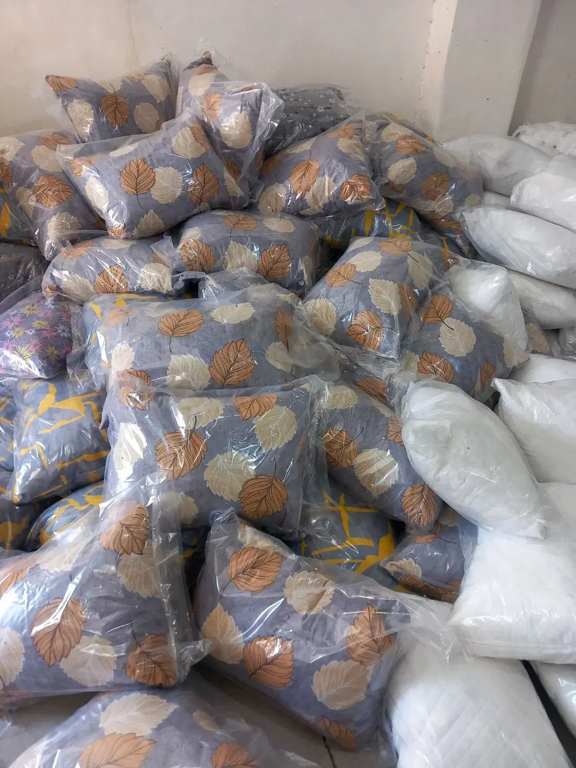 بالشت|رختخواب، بالش، پتو|لنجان, |دیوار