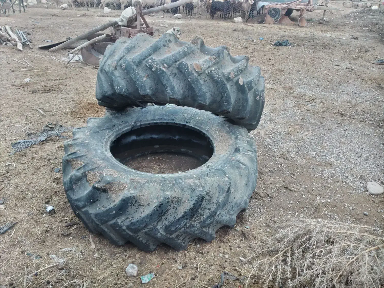 لاستیک عقب تراکتور ۴۰ درصد بارز|قطعات یدکی و لوازم جانبی|کوهنانی, |دیوار