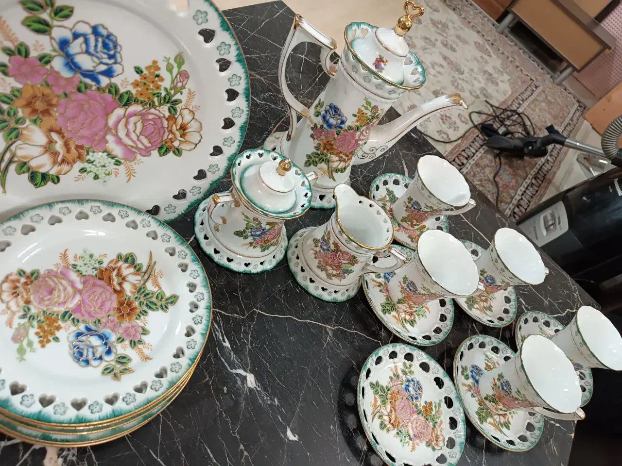 سرویس چایی خوری ایتالیایی و سرویس اکروپال فرانسوی|ظروف سرو و پذیرایی|مشهد, انصار|دیوار