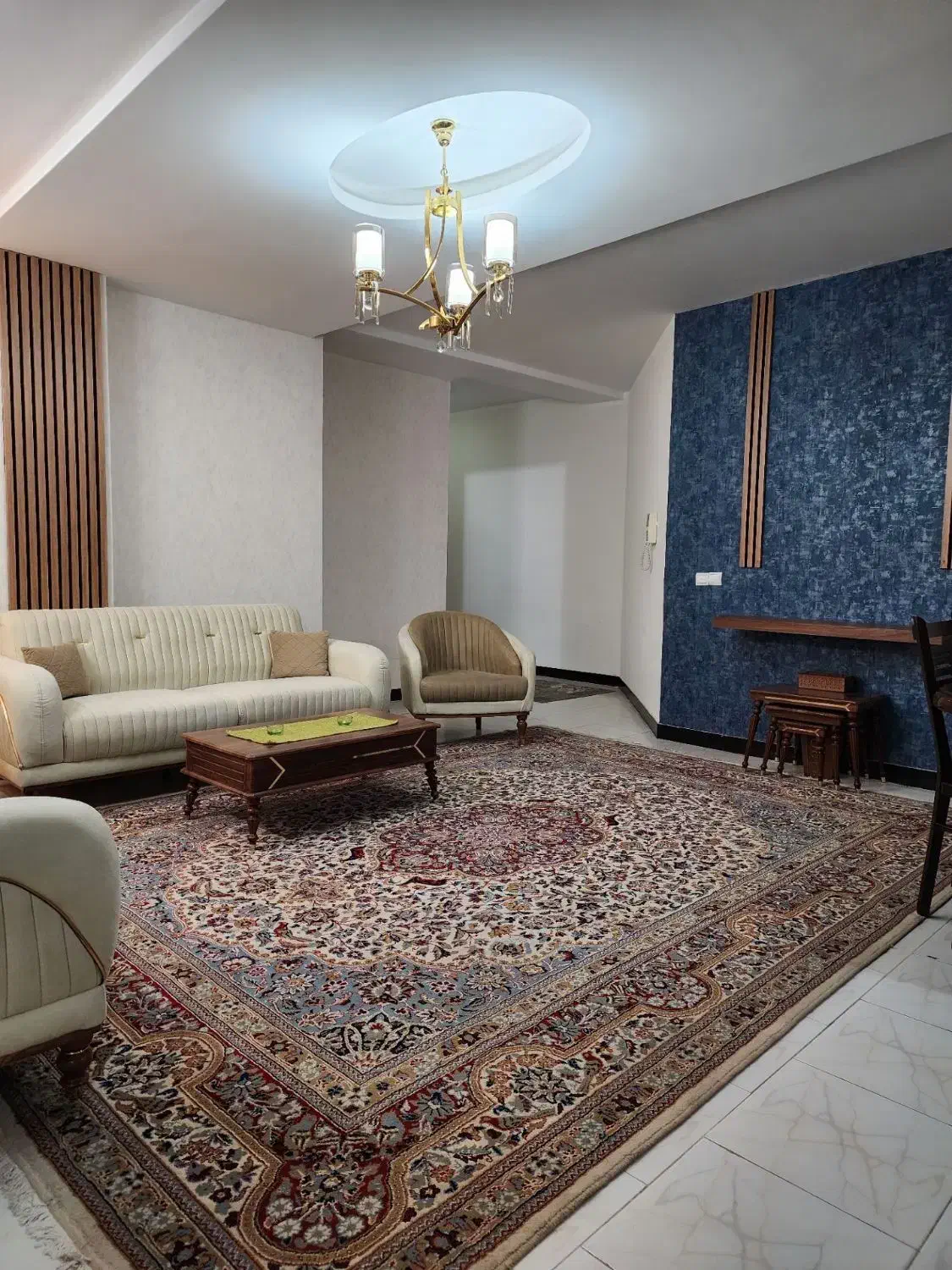 آرام ودنج|اجارهٔ کوتاه‌مدت آپارتمان و سوئیت|پرند, فاز ۴|دیوار