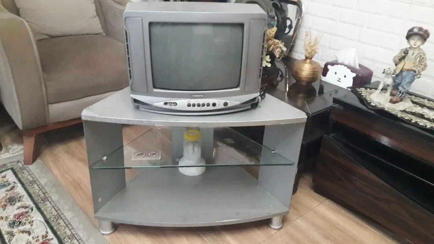 تلویزیون و میز تلویزیون هردو باهم|تلویزیون و پروژکتور|گرگان, |دیوار