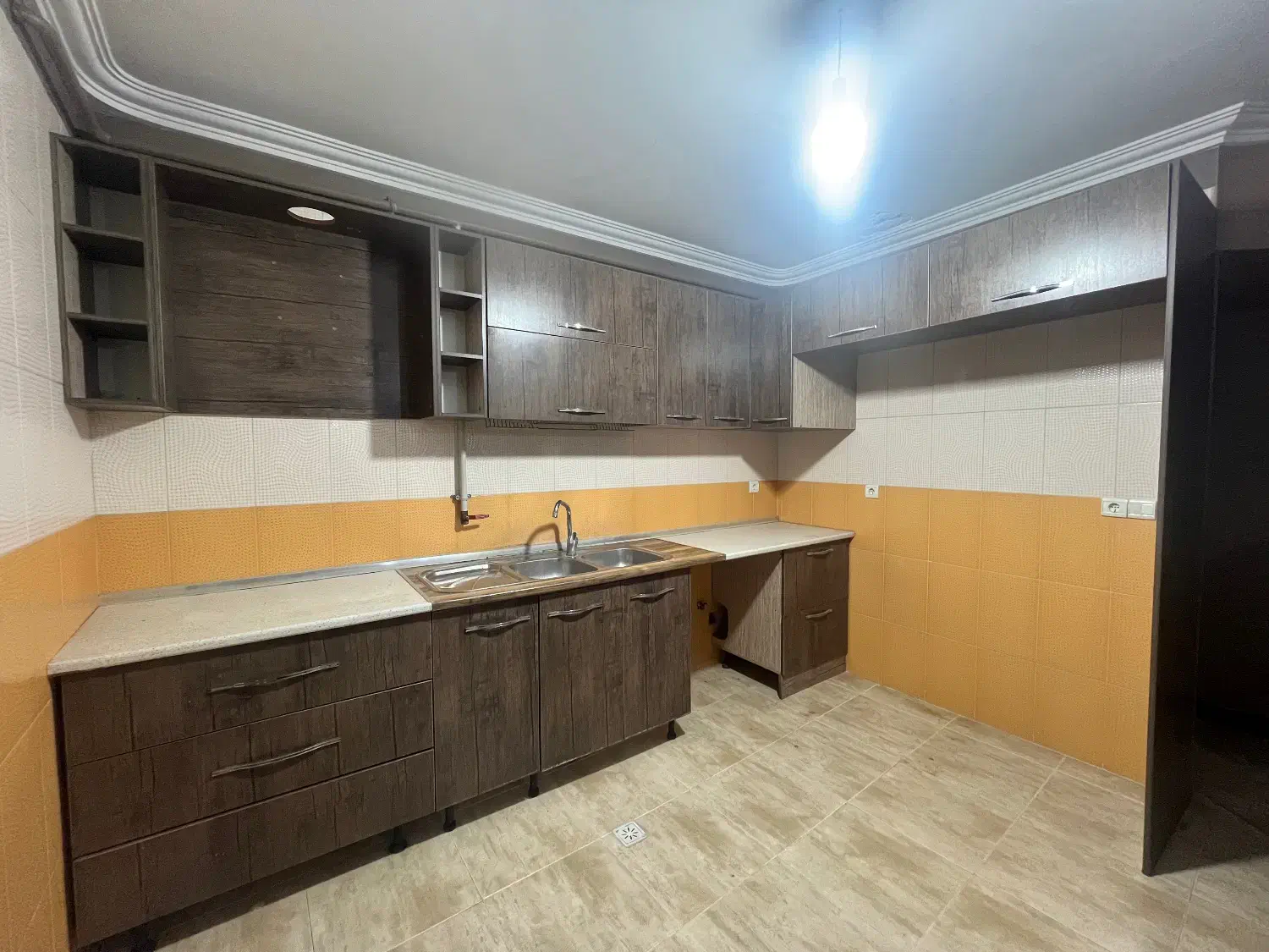 کابینت ام دی اف کاملا سالم و در حد نو|مصالح و تجهیزات ساختمان|قائمشهر, |دیوار