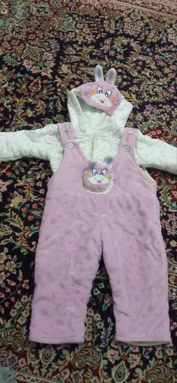 لباس  گرم بچه  و آغوش  بچه برای یک سال|کفش و لباس بچه|سبزوار, زینبیه|دیوار