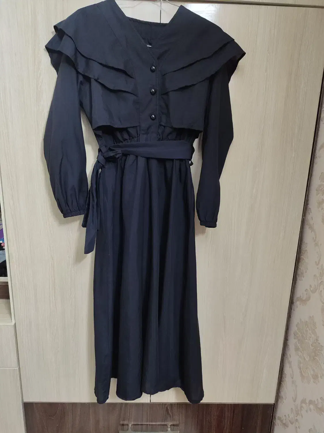 مانتو|لباس|مشهد, عامل|دیوار