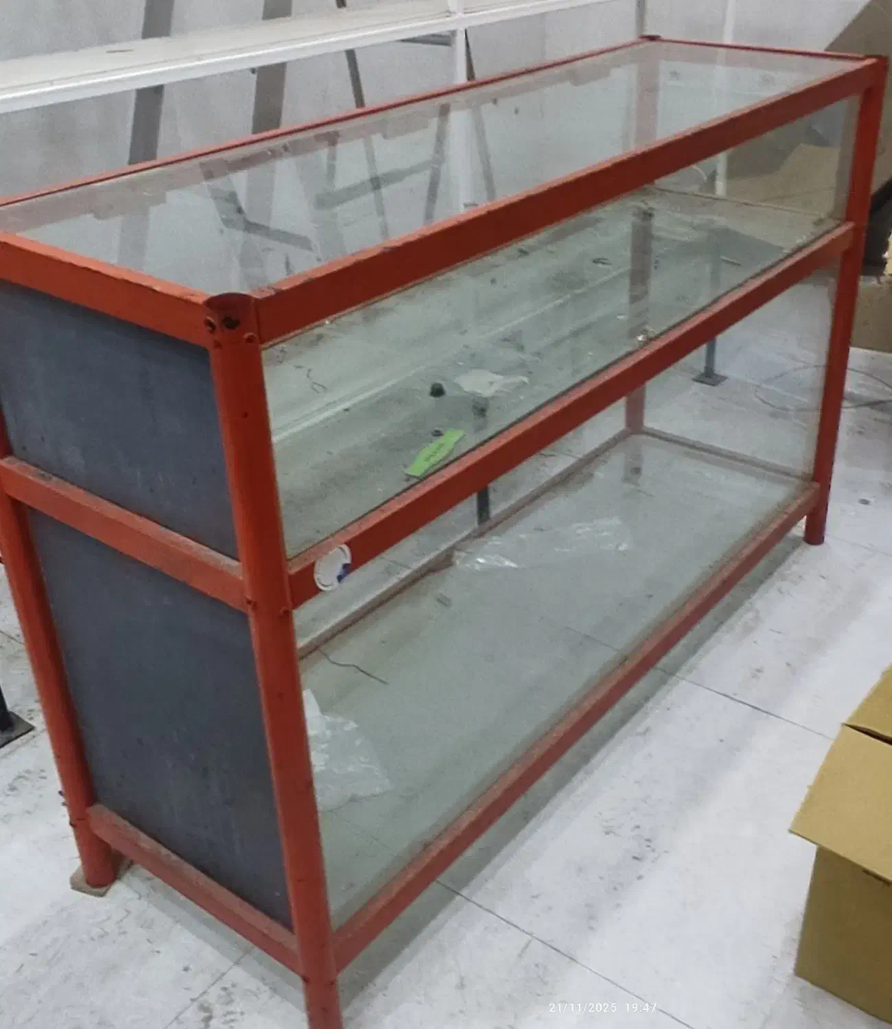 دو عدد ویترین با شیشه کامل|بوفه، ویترین، کنسول|بندر گناوه, |دیوار