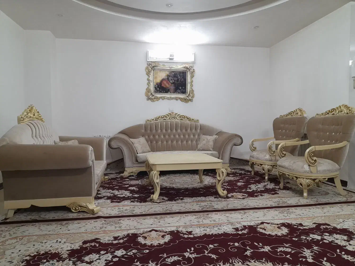 مبل کلاسیک ۷نفره با جلومبلی|مبلمان خانگی و میز عسلی|چهاردانگه (تهران), |دیوار