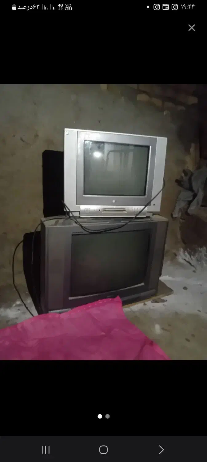 میز تلویزیون و دو عدد تلویزیون قدیمی|میز تلویزیون|قوچان, |دیوار