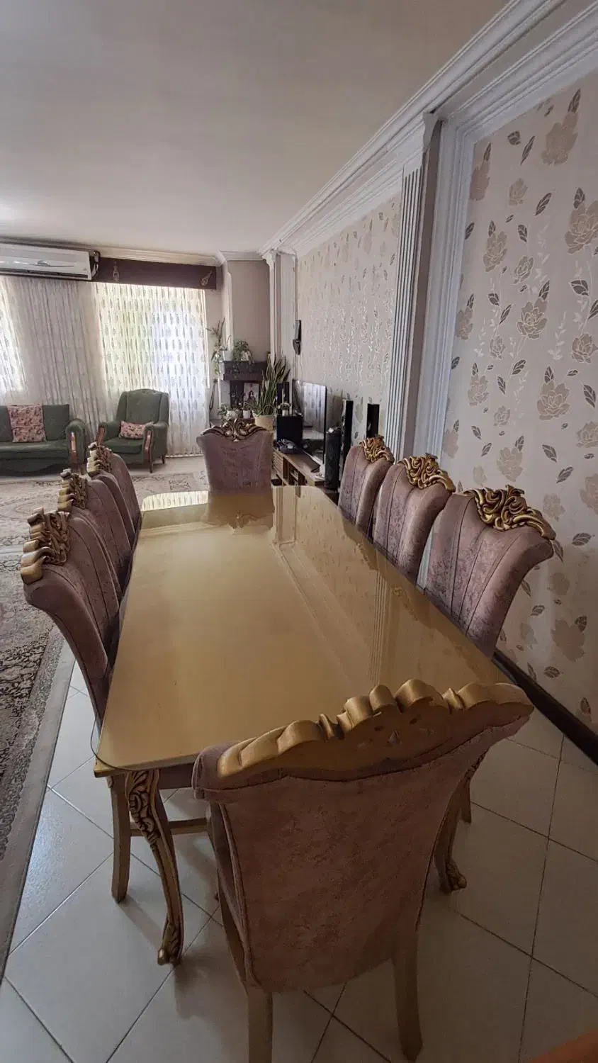 مبل ۷ نفره سلطنتی به همراه میز ناهارخوری ۸ نفره|مبلمان خانگی و میز عسلی|گرگان, |دیوار