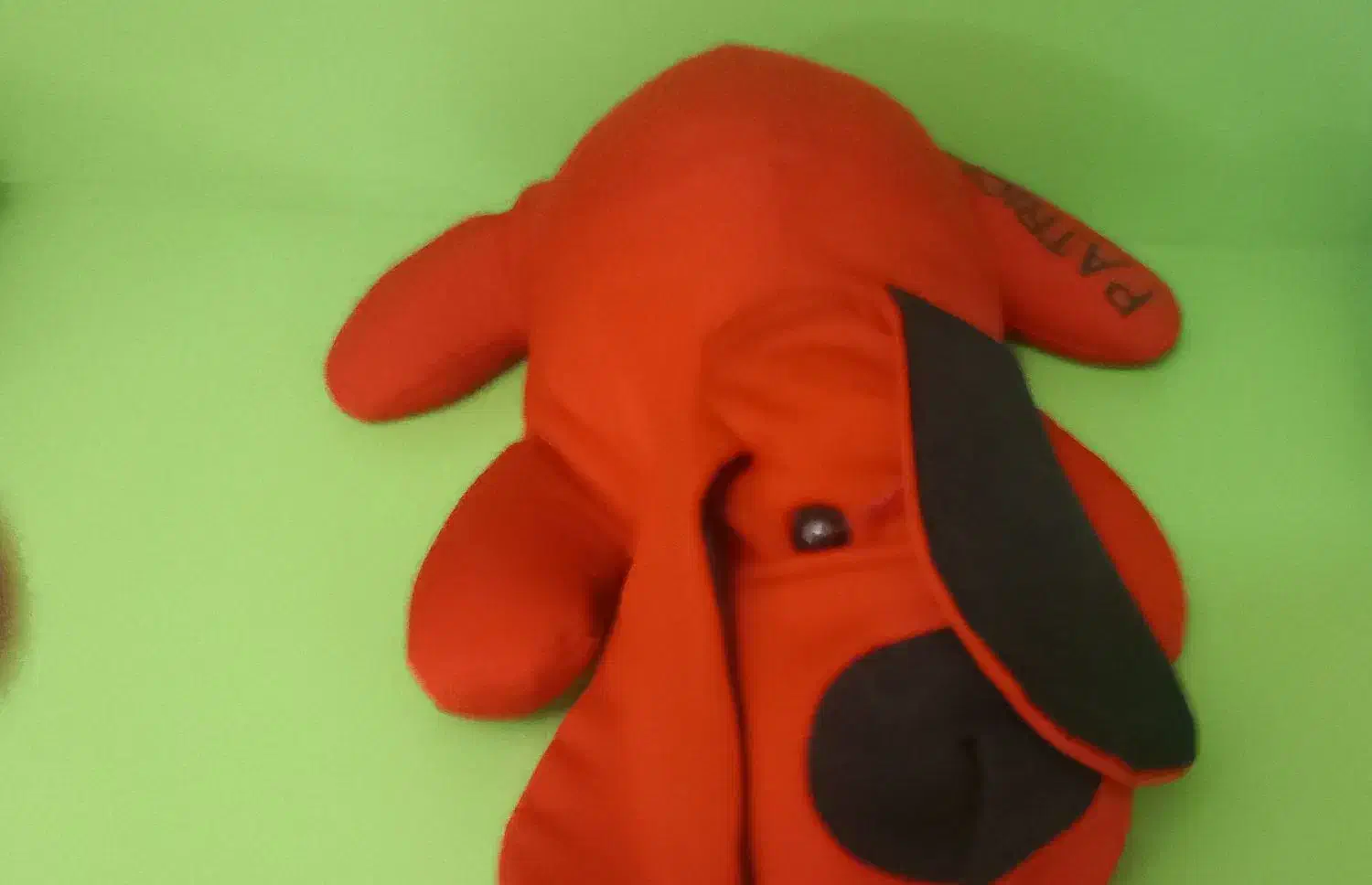 دو عدد عروسک|اسباببازی بچه|میانه, |دیوار