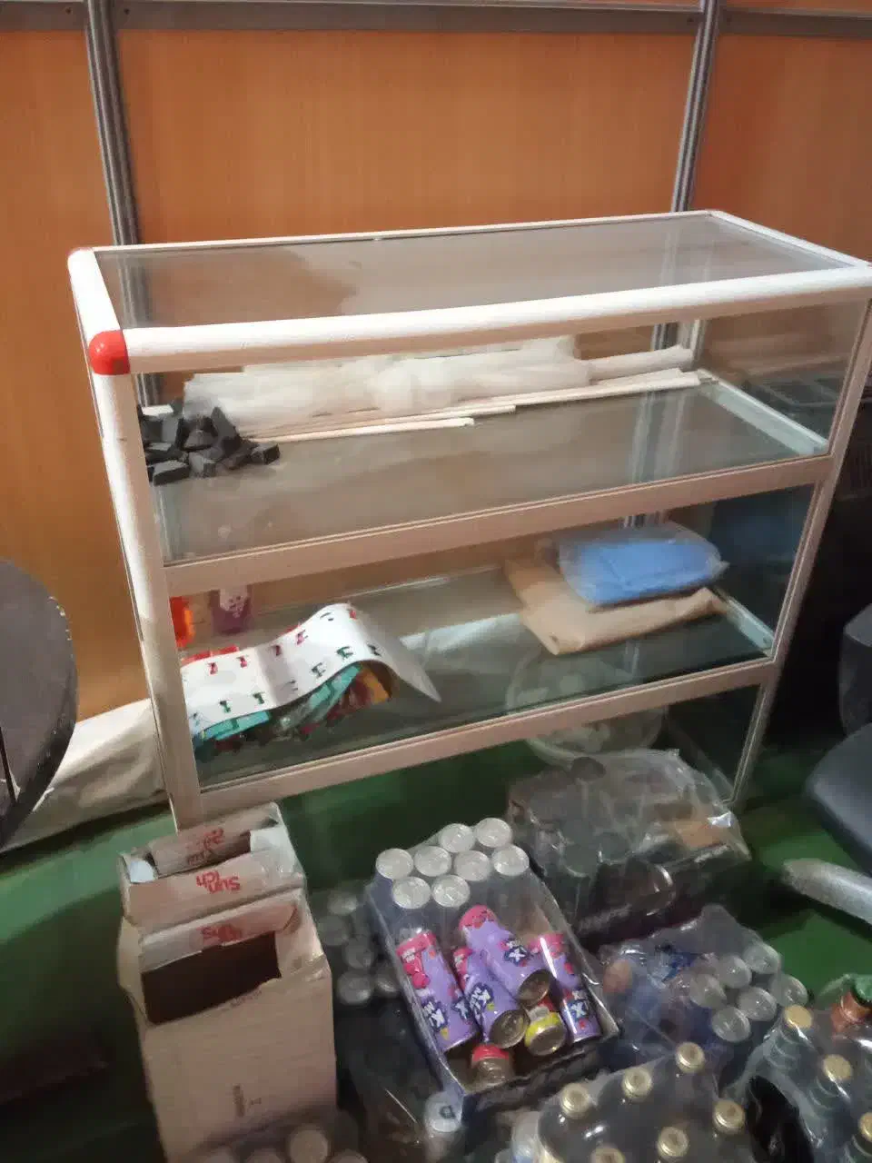 ویترین شیشه ای سه طبقه|فروشگاه و مغازه|ری, دولت‌آباد|دیوار