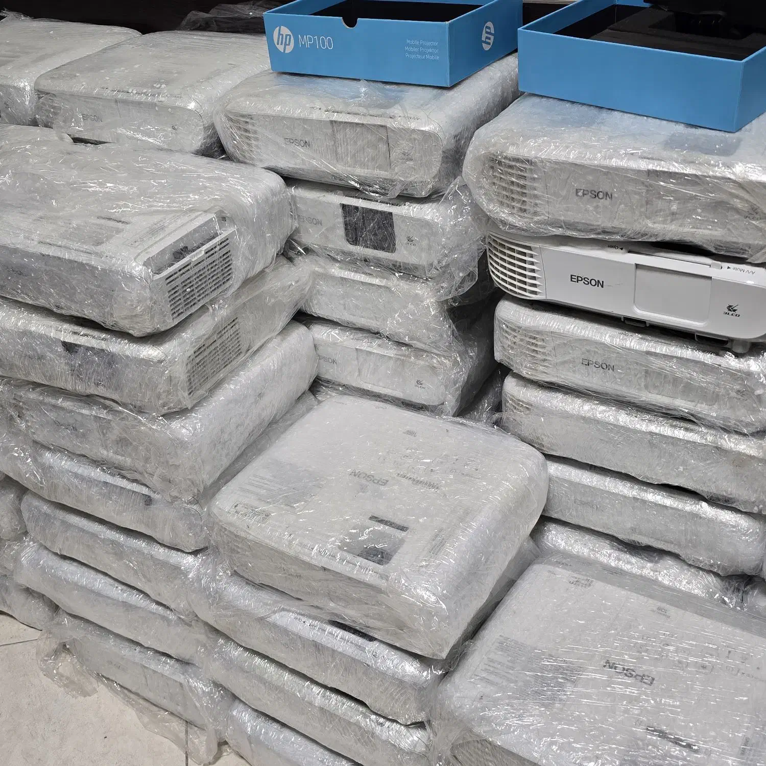 ویدیو پروژکتور w قیمت پخش عمده|تلویزیون و پروژکتور|تهران, صادقیه|دیوار