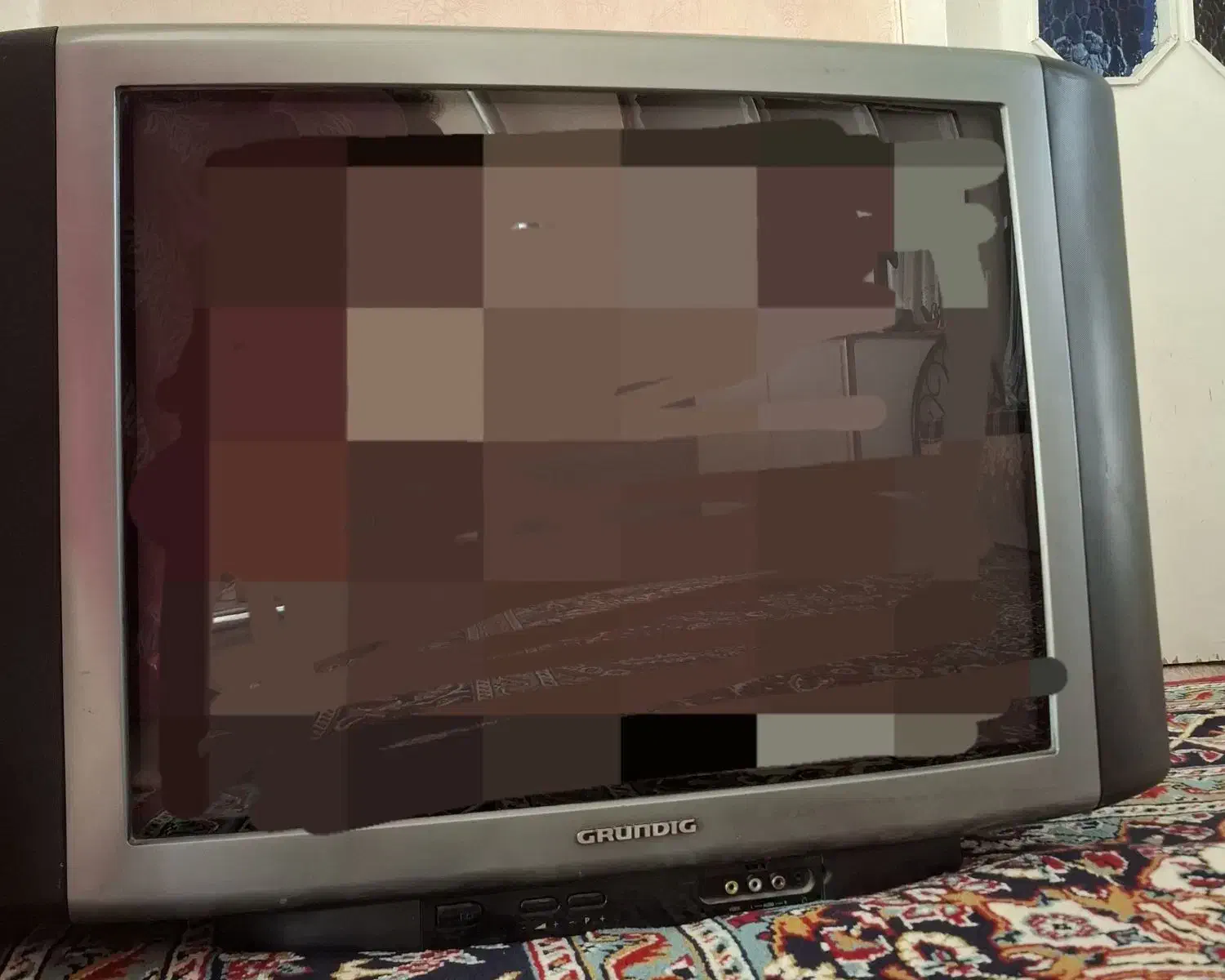 تلویزیون سالم قدیمی فابریک با کیفیت|تلویزیون و پروژکتور|اصفهان, همدانیان|دیوار