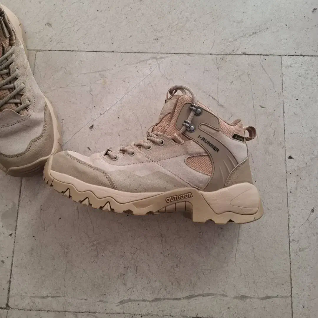 کفش کوهنوردی آی رانر|کوهنوردی و کمپینگ|رشت, دیلمان|دیوار