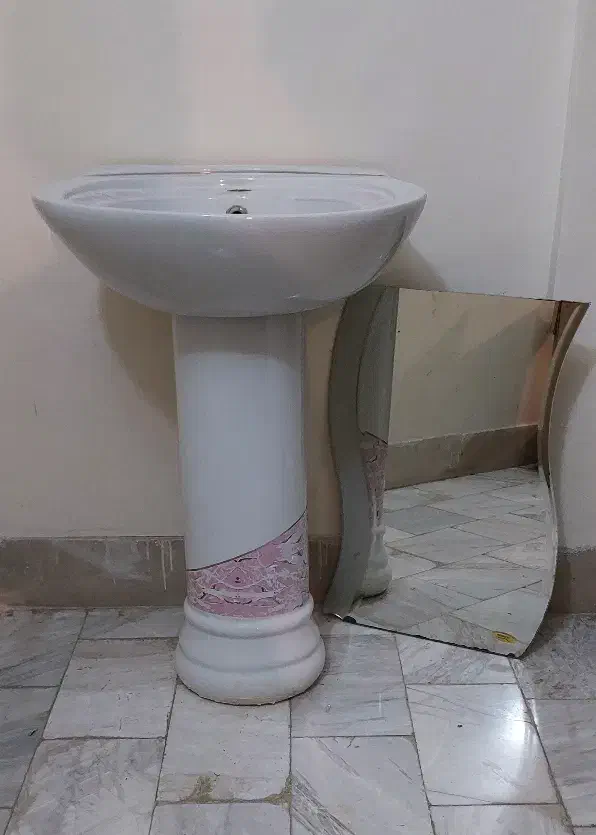 روشویی پایه دار و آینه|لوازم سرویس بهداشتی|کرمانشاه, |دیوار