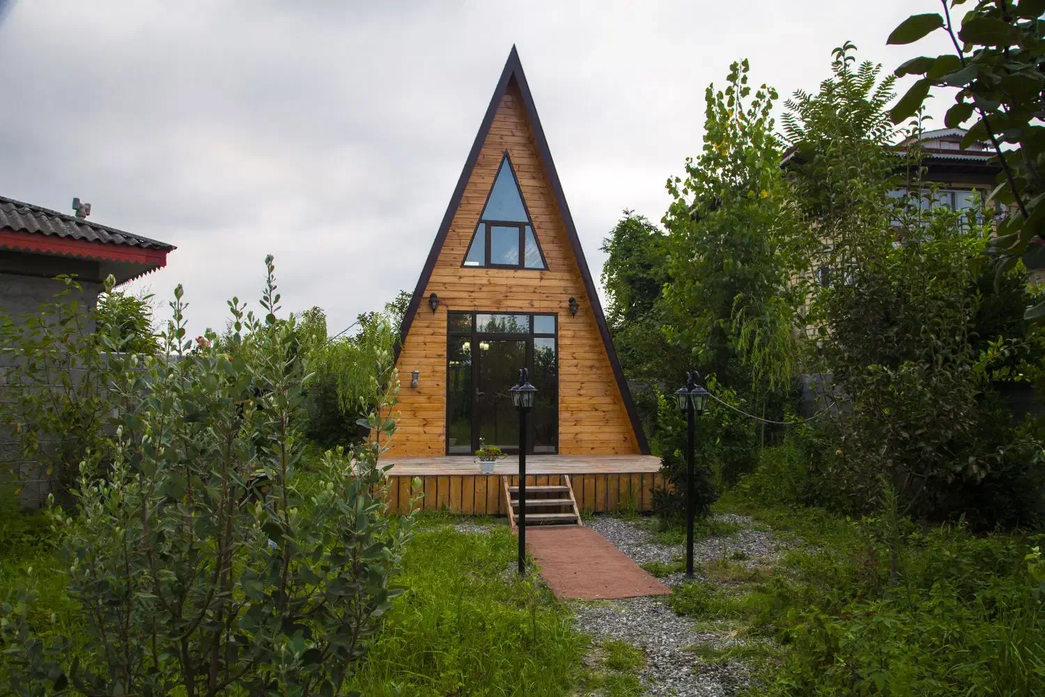 کلبه چوبی سوئیسی و سوئدی ساخت در محل|خدمات پیشه و مهارت|لاهیجان, انقلاب|دیوار