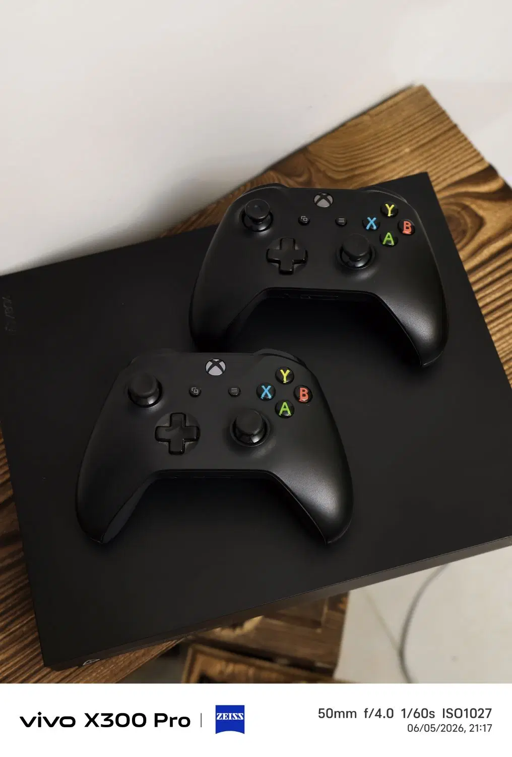 Xbox One X (2 controller)|کنسول، بازی ویدئویی و آنلاین|لاهیجان, گلستان|دیوار