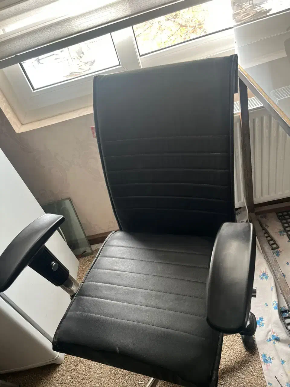 صندلی جکدار چرم|صندلی و نیمکت|شیراز, احمدی جنوبی|دیوار