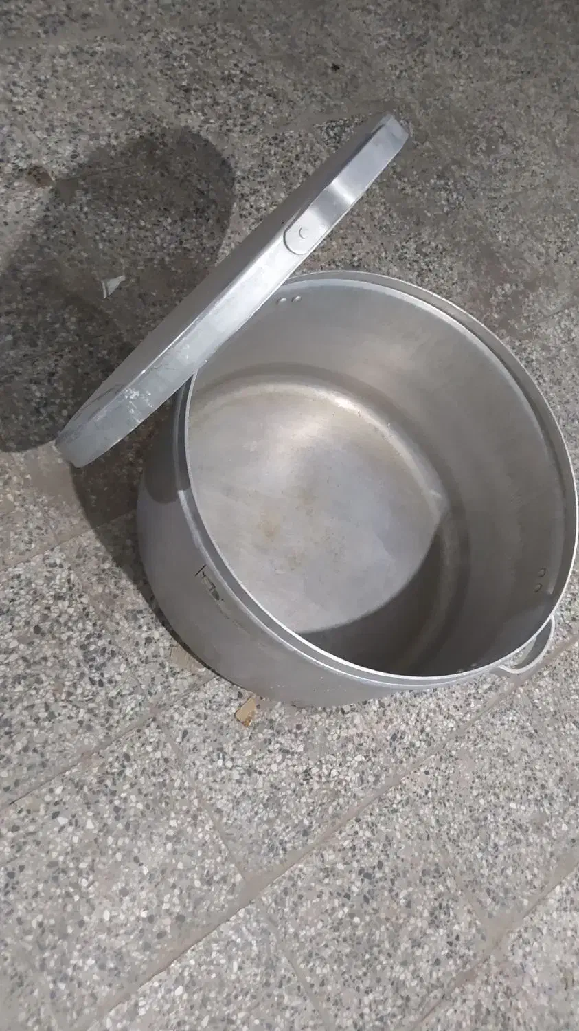 دیگ بزرگ|ظروف پخت‌وپز|شهرکرد, |دیوار