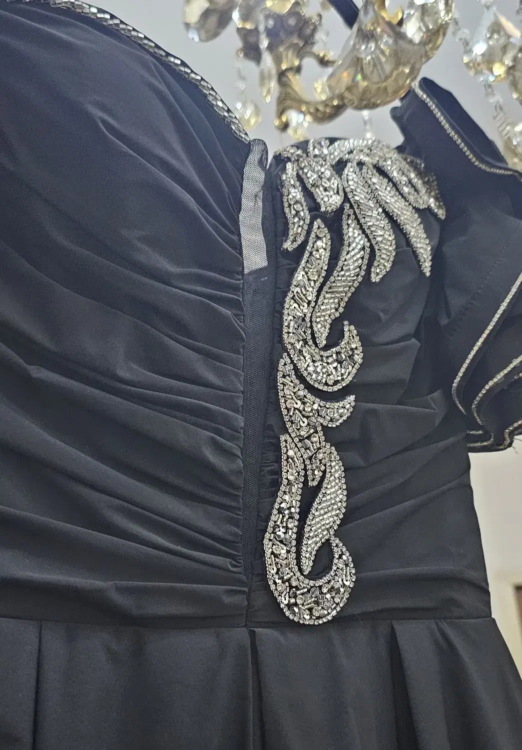 لباس مجلسی|لباس|تهران, قیام|دیوار