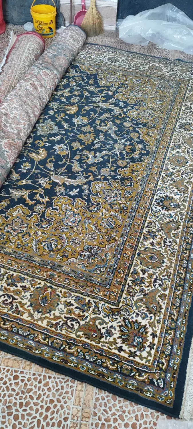 دو تخته فرش سالم|فرش|آستانه اشرفیه, |دیوار