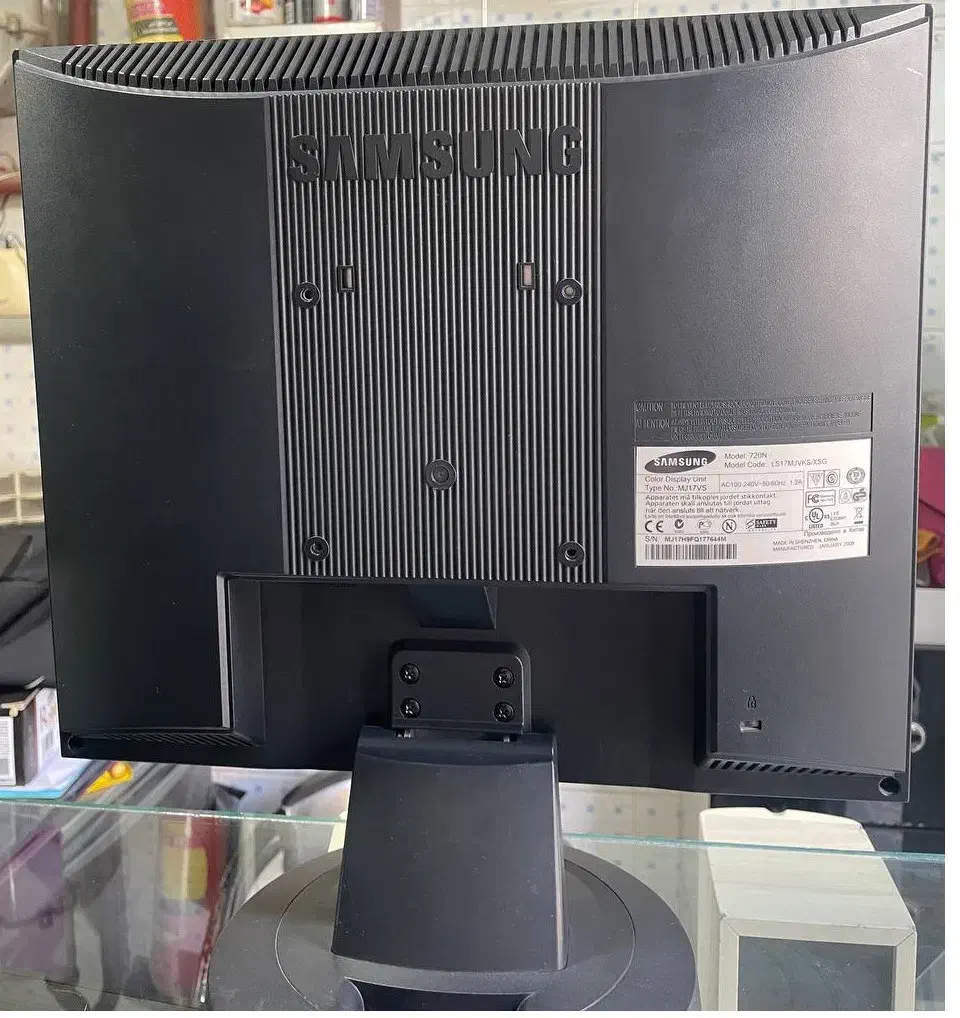 مانیتور 17 LCD سامسونگ|قطعات و لوازم جانبی رایانه|مشهد, همت آباد|دیوار