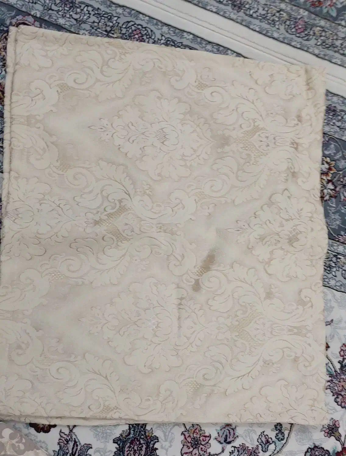 روبالشتی و رو پشتی|رختخواب، بالش، پتو|قم, چهل درخت|دیوار