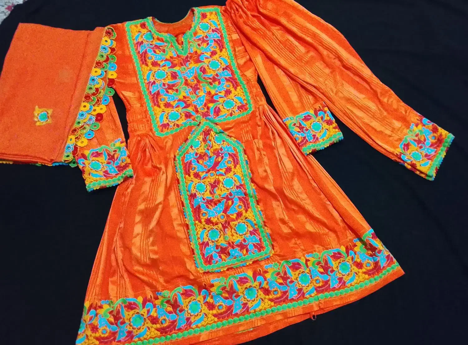 بلوچی|لباس|مشهد, طبرسی شمالی|دیوار