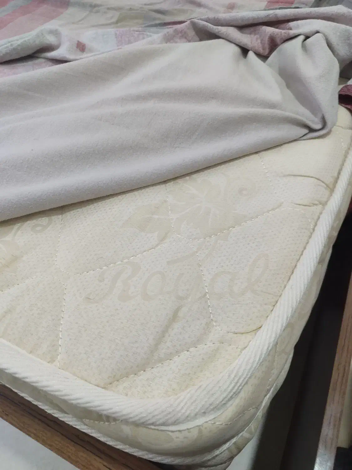 تخت خواب چوبی تک نفره|تخت و سرویس خواب|آبدانان, |دیوار