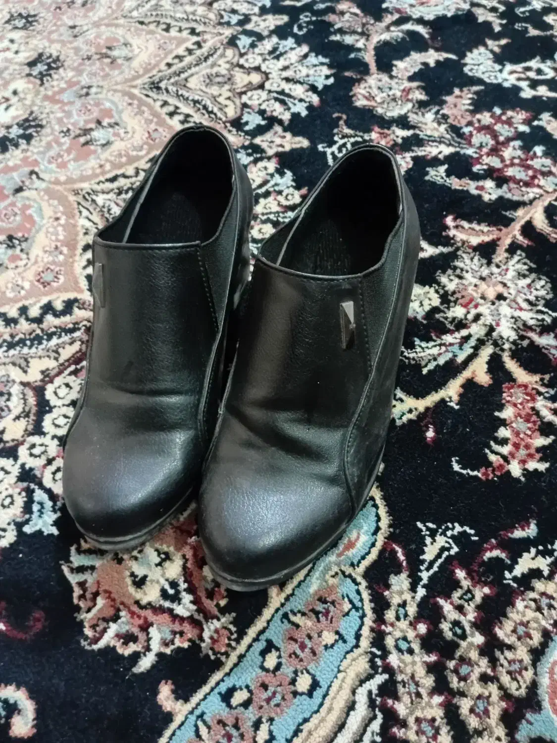 کفش|کیف، کفش، کمربند|زابل, |دیوار